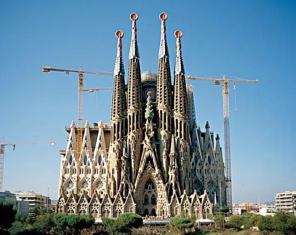 pngtree-la-sagrada-familia-barcelona-image_13319980